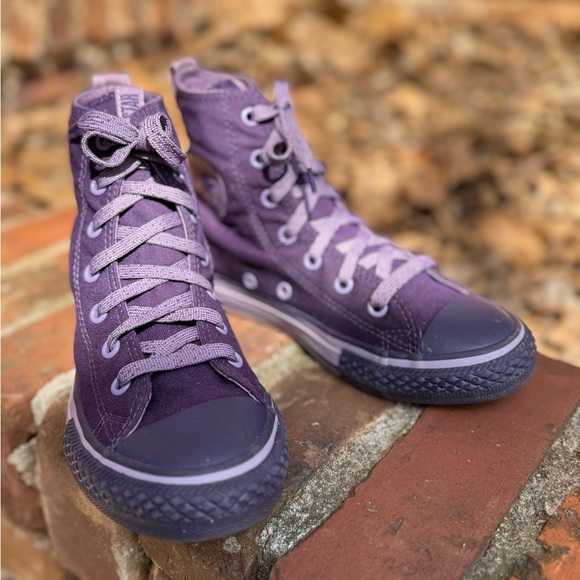 Kids Converse high tops in purple - Picture 7 of 9